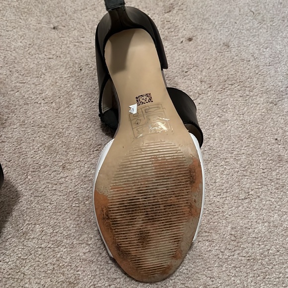 Anne Klein black white shoes worn once to a wedding. Size 9. - Picture 4 of 7